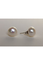 Load image into Gallery viewer, Freshwater Pearl Earrings
